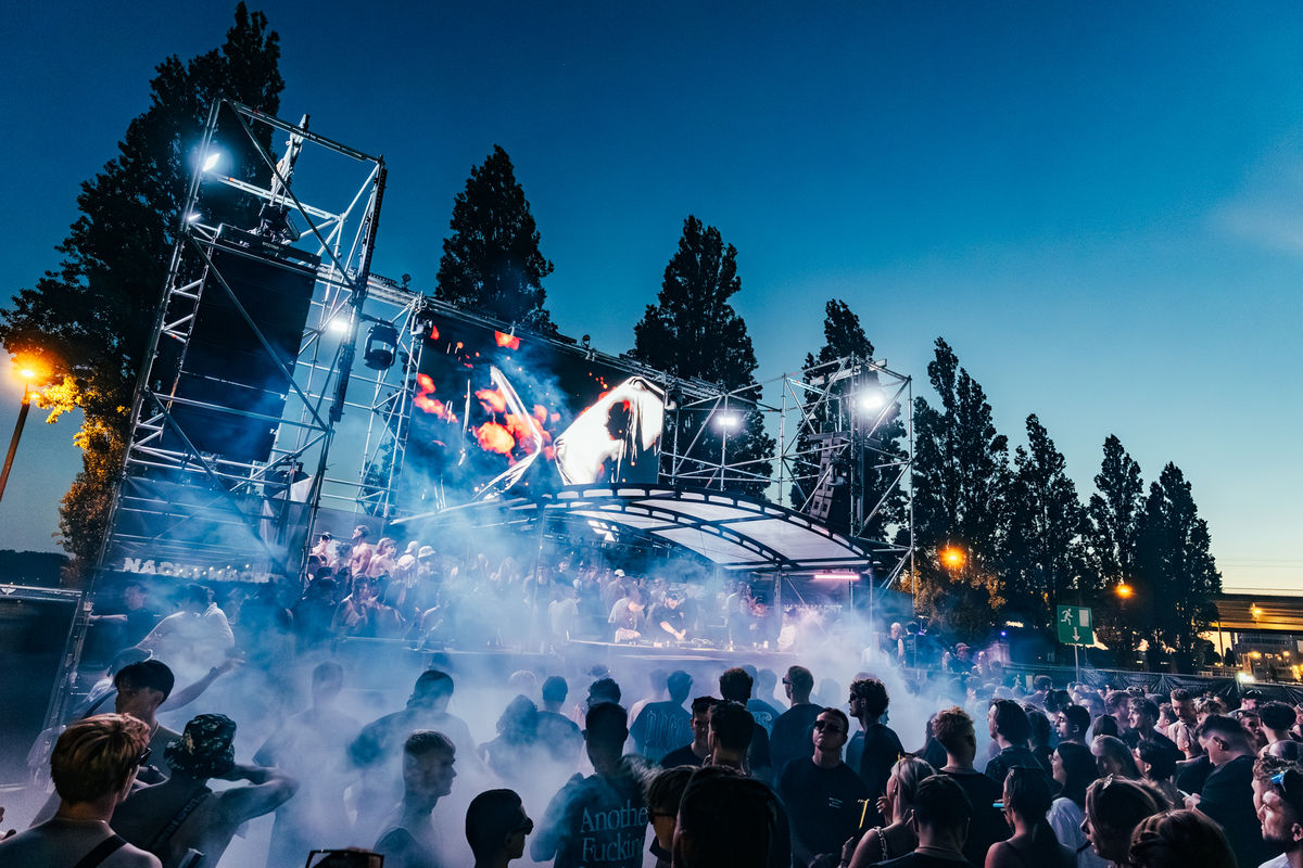 Loading... just a sec